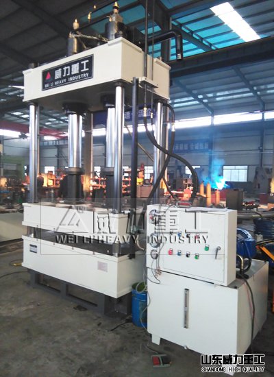 315噸雙缸液壓機(jī)車間