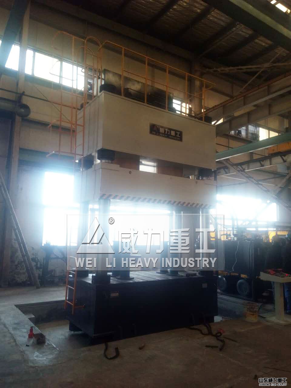 1000噸液壓機雙缸客戶現場