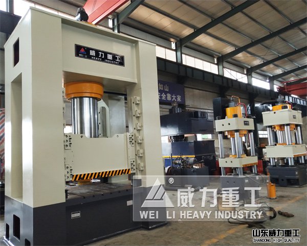 800噸框架式液壓機發貨前實拍