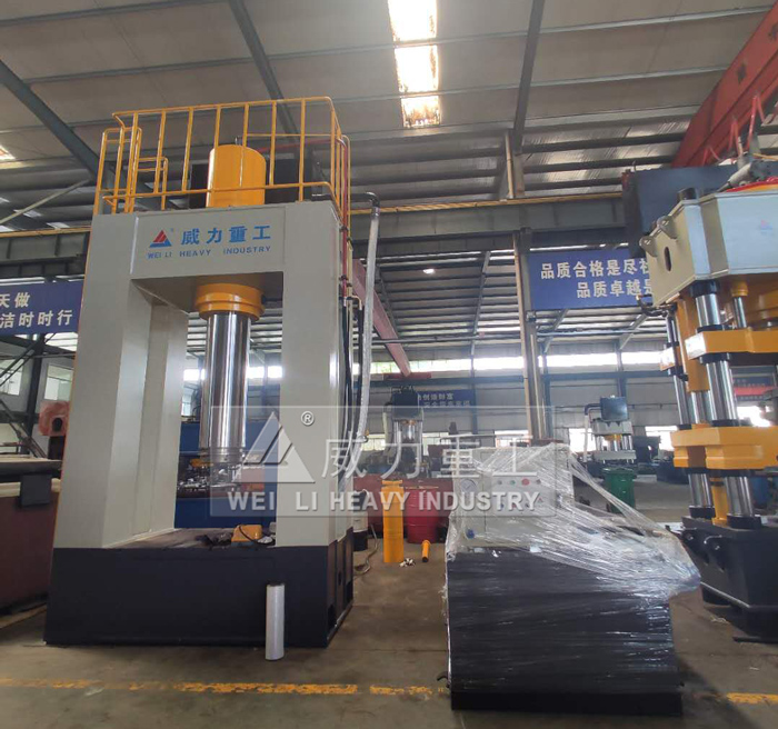 山東威力重工500噸液壓機(jī)生產(chǎn)車(chē)間