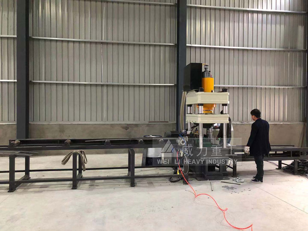 錨桿托盤液壓機(jī)客戶使用車間