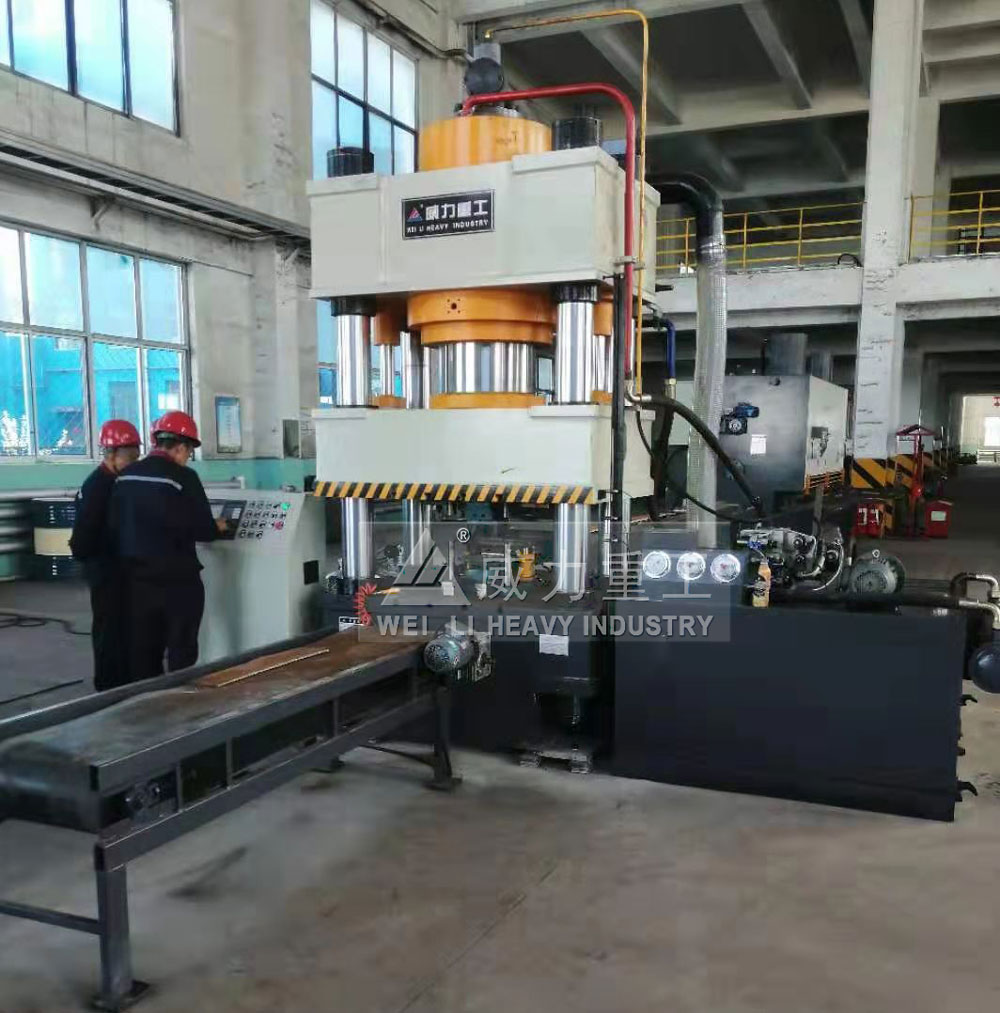 客戶現(xiàn)場(chǎng)調(diào)試315噸錨桿托盤液壓機(jī)