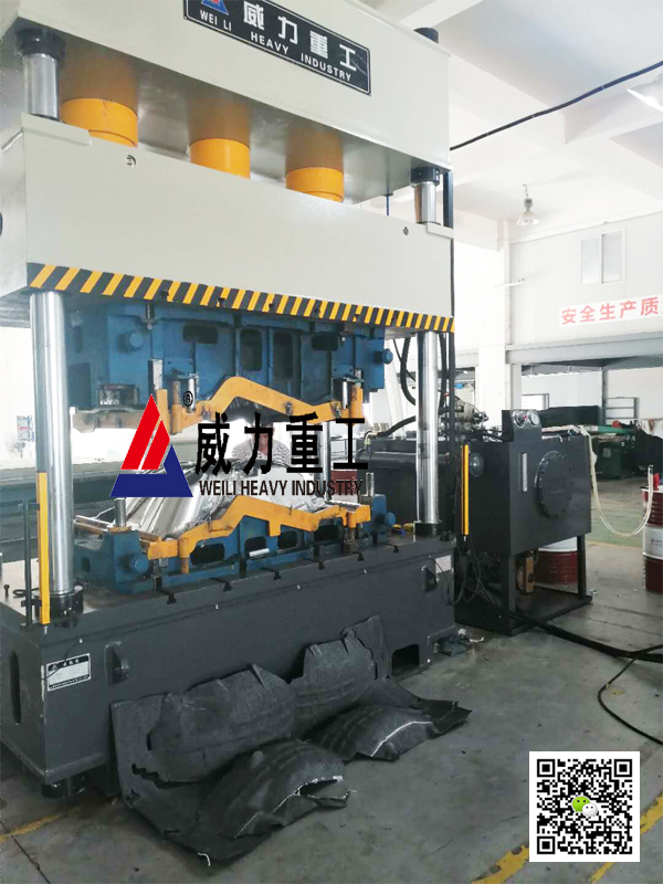 315噸汽車內飾液壓機現場照片