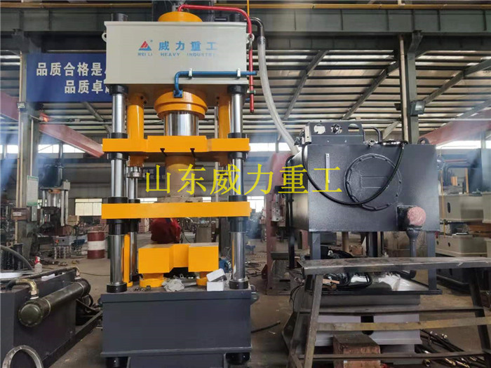 五梁四柱結(jié)構(gòu)液壓機(jī)