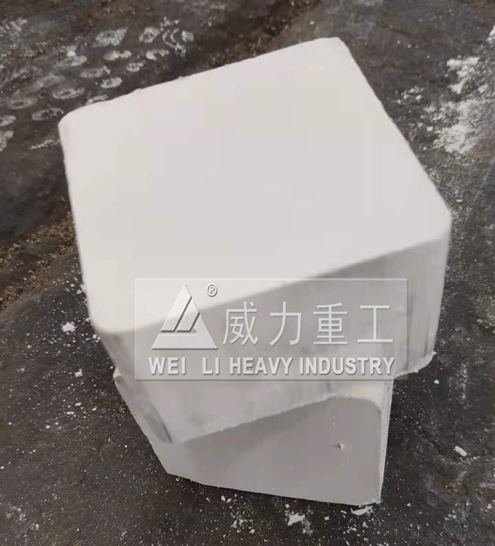 500噸液壓機壓制成型氧化鋯陶瓷