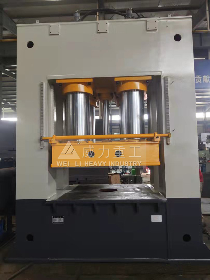 1000噸框架式液壓機(jī)壓制塑料托盤