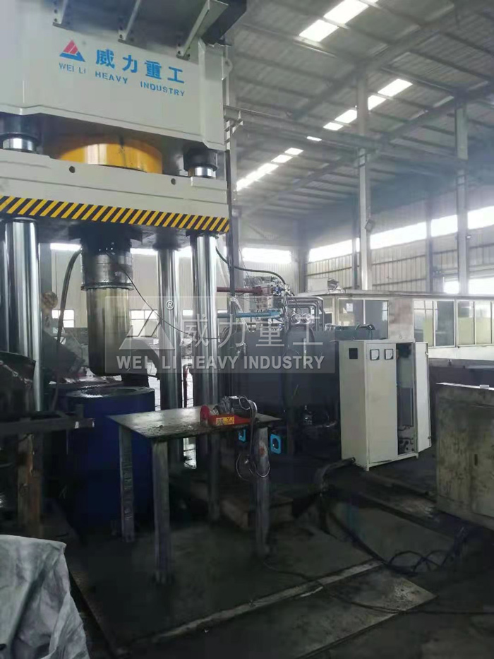 山東威力重工四柱液壓機