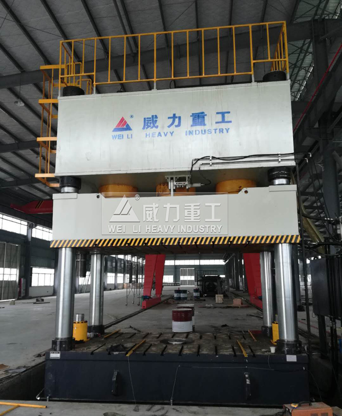 山東威力重工保險(xiǎn)杠成型液壓機(jī)廠家