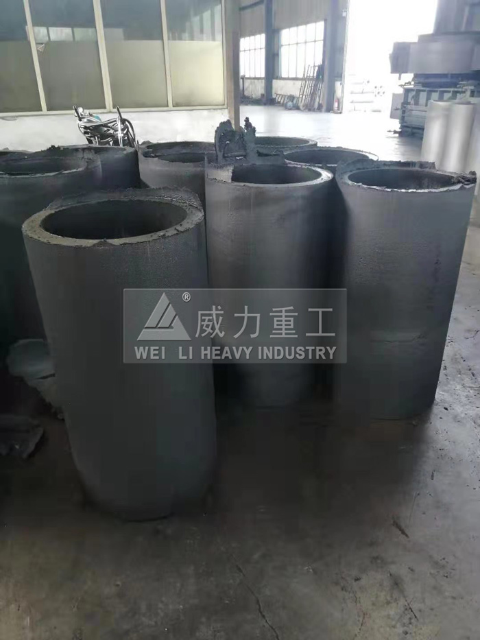 四柱液壓機(jī)壓制石墨坩堝成品