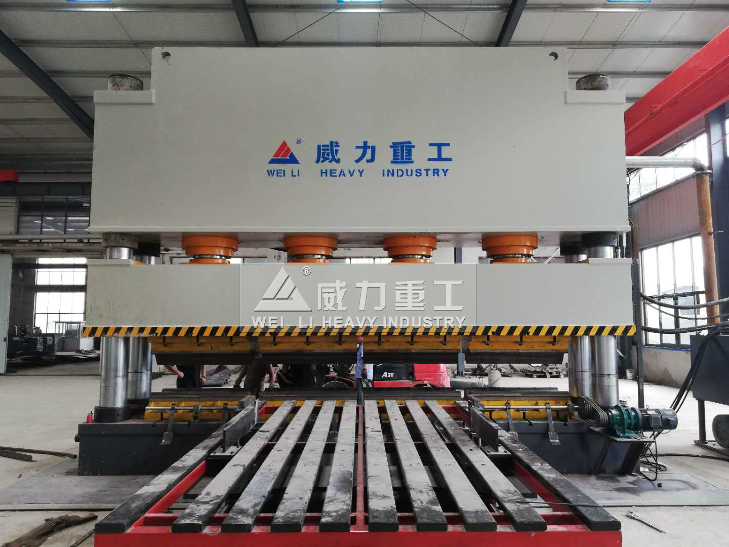 集裝箱側(cè)板液壓機四柱式結(jié)構(gòu)