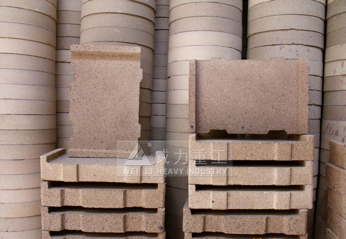 四柱液壓機壓制匣缽成品