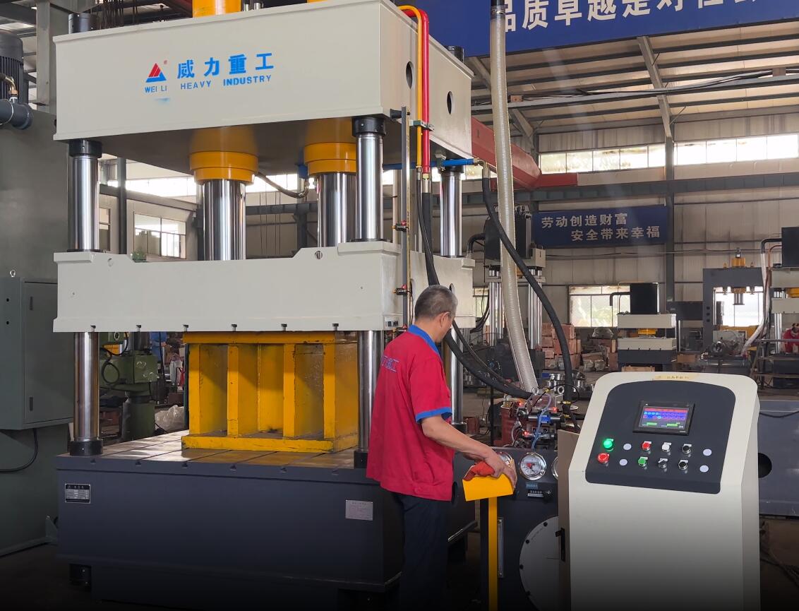 拉伸拋光機(jī)配件四柱液壓機(jī)